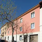Le - Di Fronte Ospedale Sacro Cuore נגראר