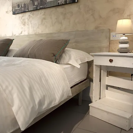 Le - Di Fronte Ospedale Sacro Cuore