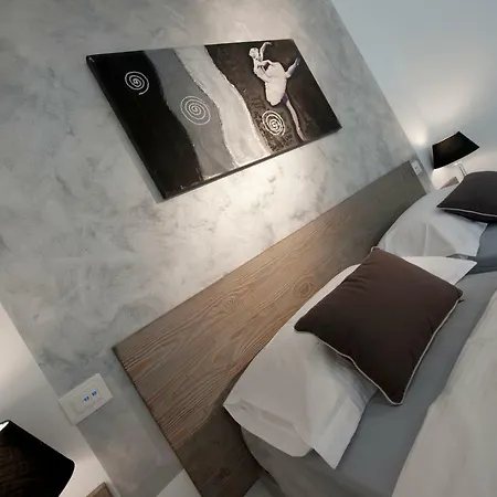 Le - Di Fronte Ospedale Sacro Cuore 4*