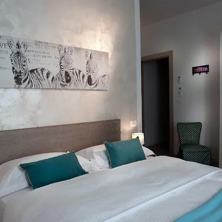 Le - Di Fronte Ospedale Sacro Cuore 4*