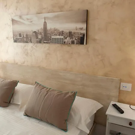 Le - Di Fronte Ospedale Sacro Cuore Bed & Breakfast