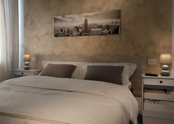 Alojamento de Acomodação e Pequeno-almoço Le - Di Fronte Ospedale Sacro Cuore 4*