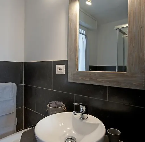 Le - Di Fronte Ospedale Sacro Cuore 4*