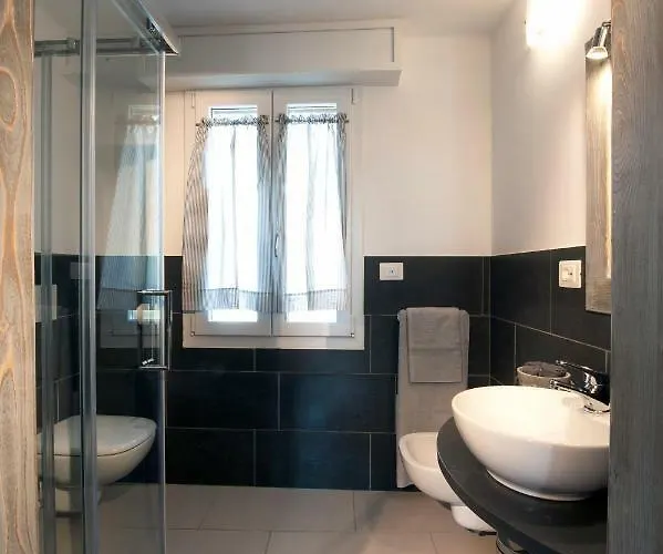 Le - Di Fronte Ospedale Sacro Cuore