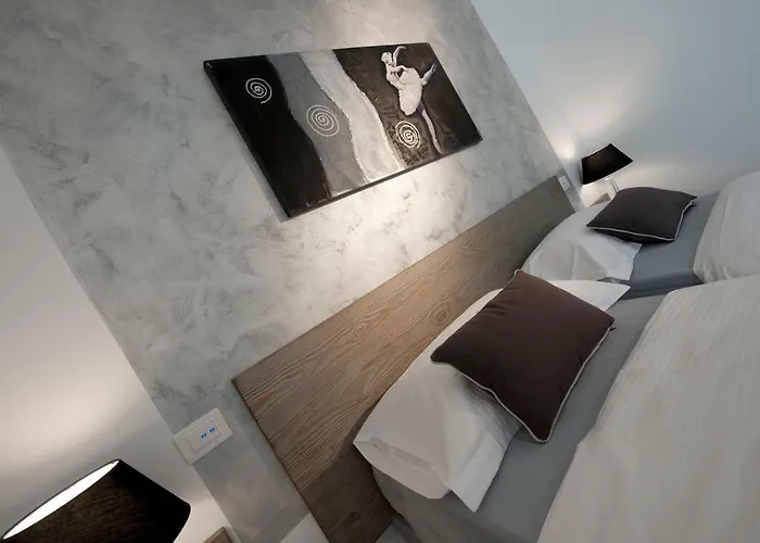 Le - Di Fronte Ospedale Sacro Cuore 4*