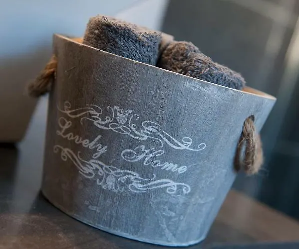 Le - Di Fronte Ospedale Sacro Cuore Alojamento de Acomodação e Pequeno-almoço 4*