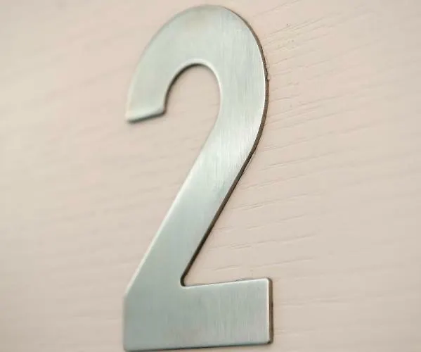 Le - Di Fronte Ospedale Sacro Cuore