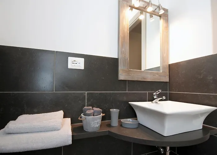 Le - Di Fronte Ospedale Sacro Cuore Alojamento de Acomodação e Pequeno-almoço Negrar