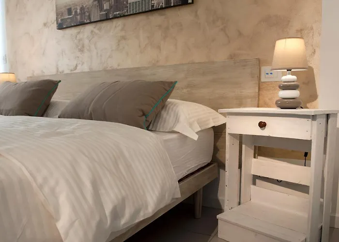 Le - Di Fronte Ospedale Sacro Cuore 4*