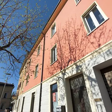 Le - Di Fronte Ospedale Sacro Cuore לינה וארוחת בוקר נגראר