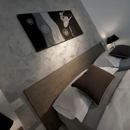 Le - Di Fronte Ospedale Sacro Cuore Frühstückspension Negrar