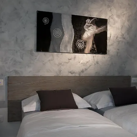 Le - Di Fronte Ospedale Sacro Cuore Frühstückspension Negrar