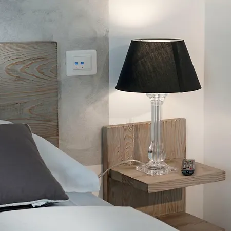 Le - Di Fronte Ospedale Sacro Cuore Frühstückspension 4*