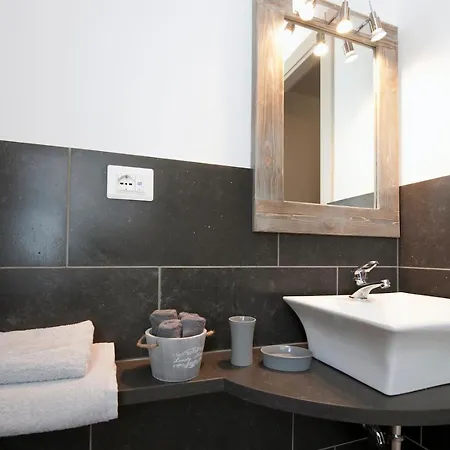 Le - Di Fronte Ospedale Sacro Cuore Frühstückspension Negrar