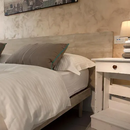 Le - Di Fronte Ospedale Sacro Cuore 4*